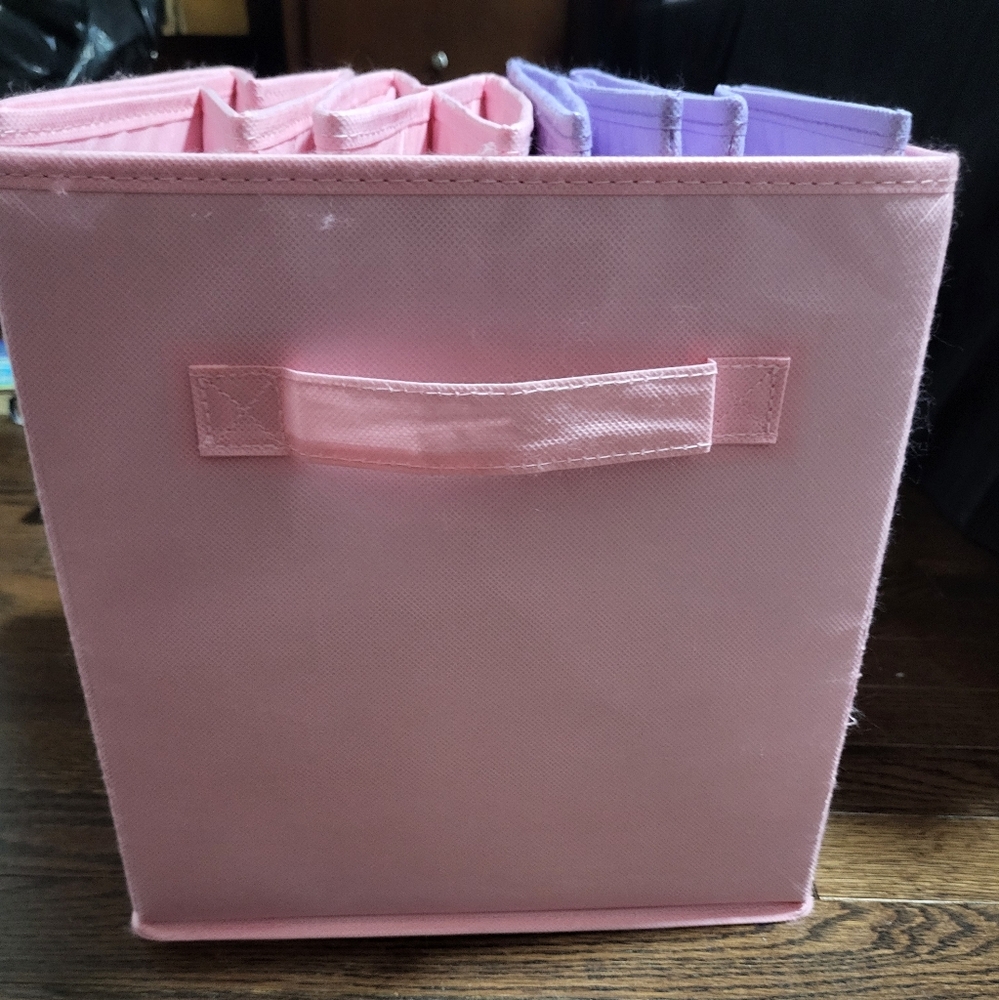 Foldable storage boxes